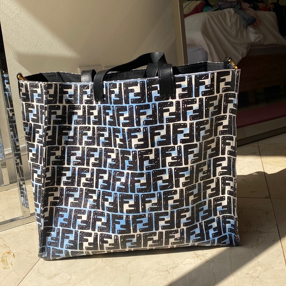 Fendi Shopping X Joshua Vides! In great condition! Comes with dust bag & ID card